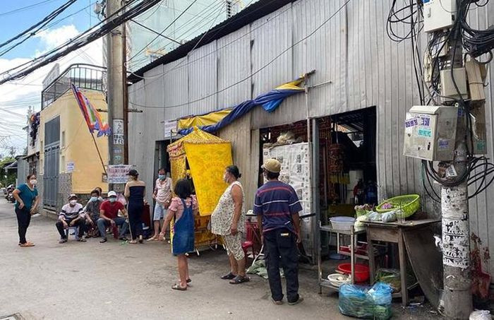 Con tâm thần sát hại cha nghiện rượu vì bị đánh đập: Đêm 19/7, ông T.V.G (SN 1959, trú TP Thủ Đức, TP HCM) say xỉn về đánh đập con mình tên Trần Văn Chơi (tự Bi, SN 1984). Sau đó, Chơi dùng hung khí sát hại cha mình. Ngày 20/7, Chơi bị CA TP Thủ Đức tạm giữ.
