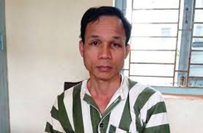 Theo cáo trạng, khoảng 18h ngày 19/12/2018, sau khi uống bia tại trường THCS Phan Bội Châu, Đăng điều khiển xe máy đến tổ dân phố 7, thị trấn Chư Ty thì gặp cháu N.T.T.L. (SN 2005, đang là học sinh lớp 8 của một trường THCS trên địa bàn thị trấn Chư Ty). Đăng giả vờ hỏi đường đến Trung tâm y tế huyện Đức Cơ rồi nhờ cháu L. ngồi lên xe để “chỉ đường”. Đến nơi vắng người qua lại, Đăng đã dùng vũ lực đe doạ, thực hiện hành vi đồi bại của mình.