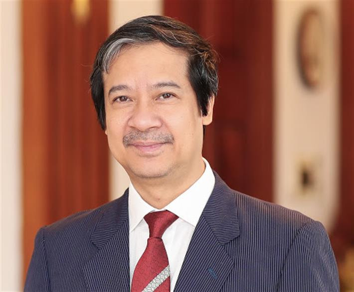 Bộ trưởng Giáo dục và Đào tạo Nguyễn Kim Sơn chia sẻ quan điểm: Sự nghiệp phát triển giáo dục và đào tạo nói chung, đổi mới căn bản, giáo dục - đào tạo nói riêng là quá trình lâu dài; mỗi nhiệm kỳ, mỗi chặng đường lại đặt thêm một viên gạch để xây lên công trình rất to lớn này. Trong lá thư gửi tới giáo viên cả nước, tân Bộ trưởng kêu gọi sự chung sức, tập hợp trí tuệ, đồng tâm hiệp lực để làm giáo dục ngày càng tốt lên. Ông Sơn nêu rõ: "Việc đổi mới cần bắt đầu từ người thầy và phát triển người thầy".