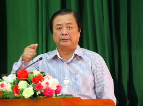 Bộ trưởng NN&PTNT Lê Minh Hoan ghi nhận những thành quả trong nhiệm kỳ đầy sóng gió của người tiền nhiệm Nguyễn Xuân Cường. Ông cam kết sẽ tiếp tục chèo lái, trăn trở vì sự phát triển chung của ngành, lợi ích của hàng chục triệu nông dân và gửi gắm đến tất cả cán bộ "phải đặt lợi ích chung lên trên hết". Ông Hoan nói: "Có thể chúng ta có những sự khác biệt, nhưng đừng từ sự khác biệt tạo thành cách biệt, mà phải dung hòa sự khác biệt, lấy sự khác biệt đó để hỗ trợ lẫn nhau, vì không ai là hoàn hảo và một cánh én cũng không làm lên nổi một mùa xuân".