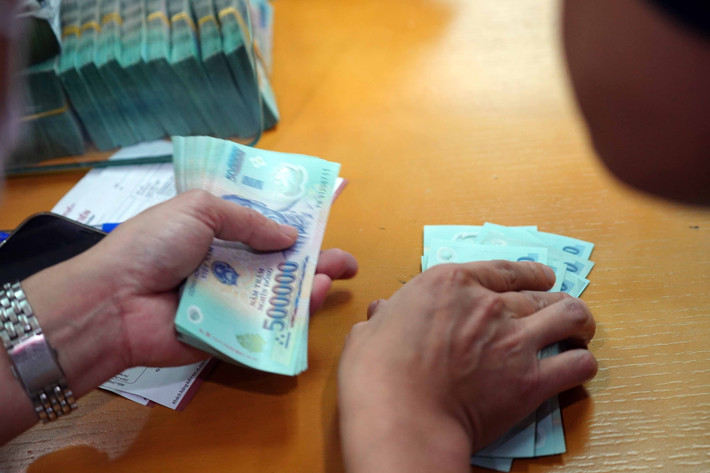 Vào khoảng đầu tháng 7/2023, Trần Văn Năng cho bà H. vay 10.000.000 đồng nên ngày 14/7/2023, Trần Văn Năng đến nhà bà H. tại xóm Đô Lương, xã Tân An, huyện Tân Kỳ, tỉnh Nghệ An để hỏi bà H. chuyện tiền nợ. Đêm 14/7/2023, Trần Văn Năng nằm ở giường phòng ngoài còn bà H. nằm ngủ một mình trong phòng. Lúc này, Năng nằm suy nghĩ về thái độ của bà H. và cho rằng bà H. chỉ lợi dụng tình cảm của Năng để mượn tiền nên bực tức. (Ảnh minh họa, nguồn internet)