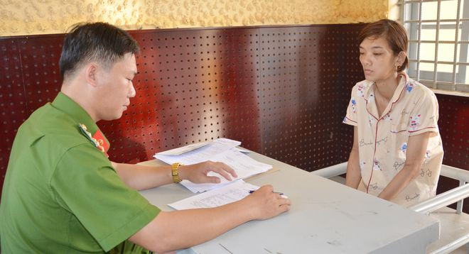 Giận chồng, vợ giết con ruột 3 tuổi: Ngày 2/4, Đỗ Thị Yến Nhi (27 tuổi ở Bến Tre) bị Công an tạm giữ để điều tra về hành vi giết con mình. Theo điều tra, do mâu thuẫn vợ chồng nên Nhi dùng khăn tắm siết chặt cổ con mình cho đến chết. Sau đó, Nhi ẵm bé đặt lên võng trước cửa nhà rồi la lên “con tôi tự dưng chết rồi”.
