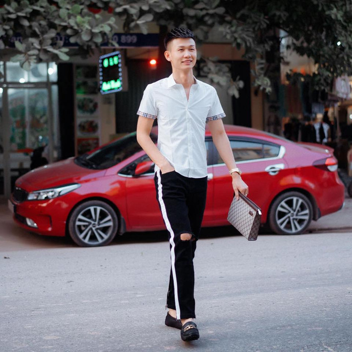 Theo tìm hiểu, Thường sở hữu kênh YouTube có hơn 1 triệu lượt đăng ký. Trước khi bị tạm giữ, Thường chưa có tiền án, tiền sự.