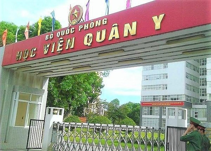Đại tá Nguyễn Văn Hiệu, Phó Bí thư chi bộ, Trưởng Phòng trang bị, vật tư và lãnh đạo, cán bộ một số đơn vị thuộc học viện.