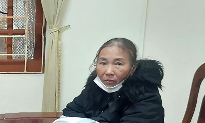 Cựu giáo viên lừa tiền tỷ: Sau khi chiếm đoạt hơn 2 tỷ đồng từ bán đất, chơi phường hụi, Nguyễn Thị Mai (SN 1962, trú tại xã Hưng Yên Nam, huyện Hưng Nguyên, Nghệ An - giáo viên đã nghỉ hưu) đã bỏ trốn khỏi địa phương. Ngày 6/3, Công an huyện Hưng Nguyên cho biết đã khởi tố bị can đối với Mai về tội "Lạm dụng tín nhiệm chiếm đoạt tài sản".