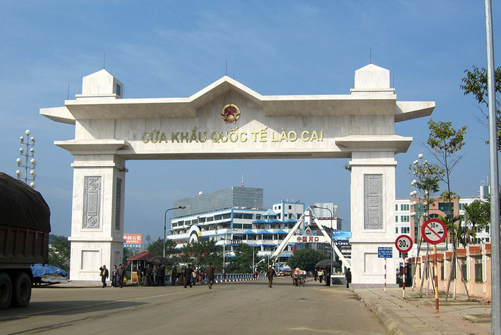 Một cuộc truy tìm diện rộng được Công an Lào Cai tiến hành. Các trinh sát sau nhiều ngày xác minh đã phát hiện thông tin, Sếnh có một người họ hàng đang sinh sống bên Trung Quốc, rất có thể vợ chồng đối tượng này đã nhanh chân trốn sang nước bạn, nương nhờ người thân. (Ảnh minh họa, nguồn ảnh Iternet)