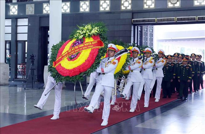 Đoàn đại biểu Quân uỷ Trung ương - Bộ Quốc phòng do Đại tướng Phan Văn Giang, Bộ trưởng Bộ Quốc phòng dẫn đầu vào viếng. Ảnh: Phạm Kiên/TTXVN