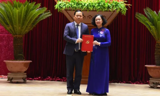 Chiều 25/7, tại tỉnh Hòa Bình đã diễn ra Hội nghị công bố Quyết định của Bộ Chính trị về công tác cán bộ. Ông Nguyễn Phi Long, Ủy viên dự khuyết Trung ương Đảng thôi tham gia Ban Chấp hành, Ban Thường vụ Tỉnh ủy Bình Định; thôi giữ chức Phó Bí thư Tỉnh ủy, Chủ tịch UBND tỉnh Bình Định; điều động, chỉ định tham gia Ban Chấp hành, Ban Thường vụ và giữ chức Bí thư Tỉnh ủy Hòa Bình, nhiệm kỳ 2020-2025. 