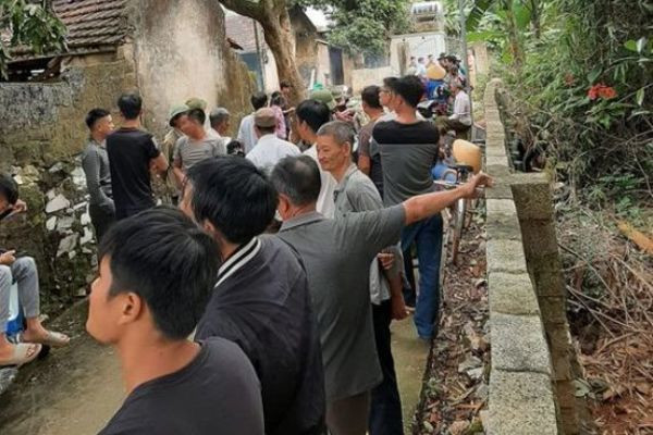 Ngày 7/10, thông tin từ UBND xã Hà Bắc, huyện Hà Trung, tỉnh Thanh Hóa cho biết, cơ quan chức năng đang tiến hành điều tra, làm rõ vụ việc 2 vợ chồng tử vong tại nhà lúc rạng sáng.