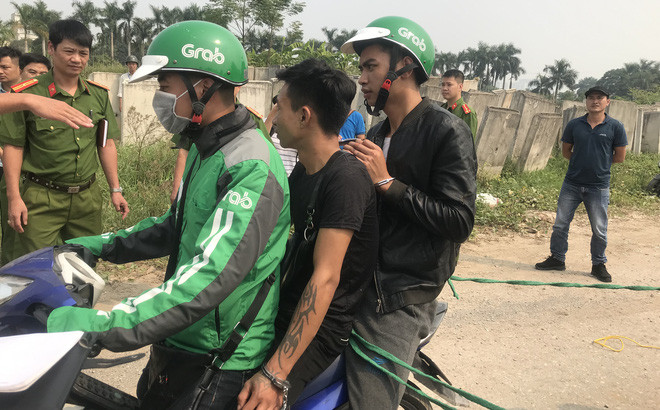 Khi đến khu đất gần Đại học Mỏ địa chất thuộc phường Thụy Phương (quận Bắc Từ Liêm), Trường vờ nói đi sai đường để yêu cầu tài xế vòng xe lại.