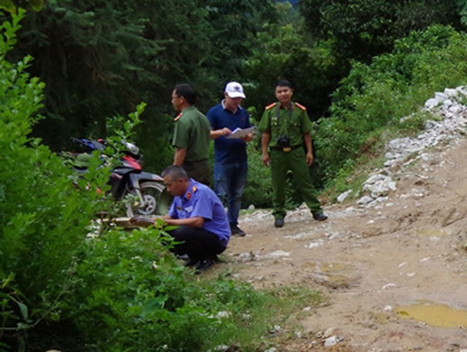 7. Tạm giữ hình sự nghi can giết người ở Hà Giang: Ngày 7/10, Công an tỉnh Hà Giang cho biết đã tạm giữ hình sự Hoàng Văn Nình (SN 1991), trú tại xã Na Khê, huyện Yên Minh để điều tra về hành vi giết người. Trước đó, người dân tại xã Trung Thành, huyện Vị Xuyên phát hiện anh Vi Quang Hà (SN 1998 trú tại địa bàn) nằm bất tỉnh bên vũng máu. Nạn nhân được đưa đi cấp cứu nhưng đã tử vong.