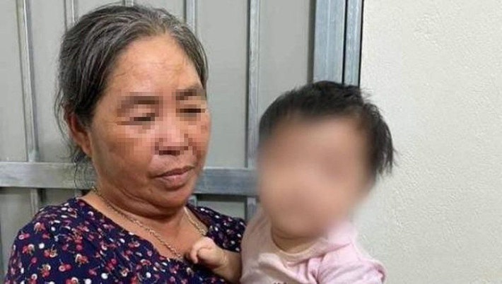5. Bé gái 8 tháng bị bỏ rơi trước cửa nhà dân giữa đêm: Khoảng 23h ngày 6/10, bà Nguyễn Thị Chín (xã Quảng Thanh, huyện Thủy Nguyên, Hải Phòng) phát hiện một bé gái được đặt trong thùng xốp để trước cửa nhà. Bên trong thùng xốp có lót chăn, cạnh đó là túi đựng 2 bộ quần áo, 1 bình sữa, 1 hộp sữa bột và bức thư viết tay. Hiện, UBND xã Quảng Thanh đã phát thông tin trên hệ thống truyền thanh và niêm yết thông tin cháu bé tại địa phương để tìm người thân.