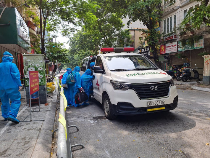 Được biết, phố Đội Cấn dài 3 km, từ đoạn giao cắt ngã tư Lê Hồng Phong - Ngọc Hà đến ngã ba đường Bưởi, nằm trên địa bàn bốn phường Đội Cấn, Liễu Giai, Vĩnh Phúc, Cống Vị, quận Ba Đình.