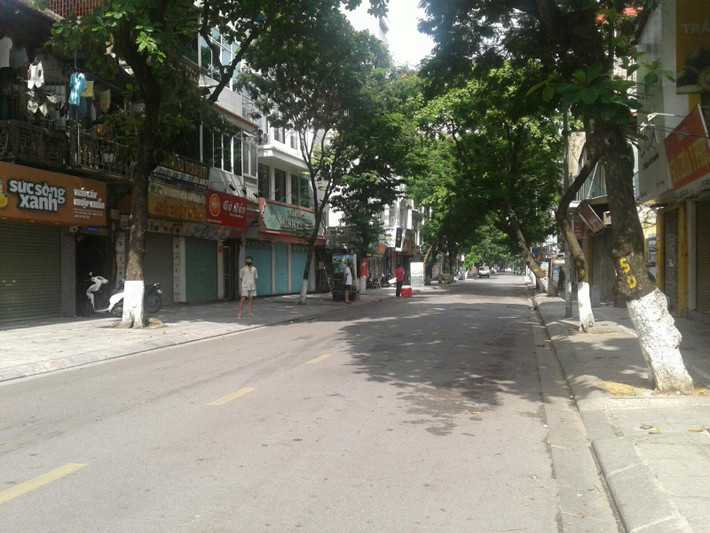 Người dân bên trong khu vực phong tỏa.