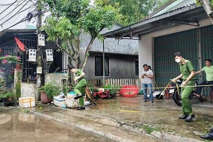 'Ngáo đá' nam thanh niên đâm cụ ông tử vong: Sáng 5/12, tại quán nước ven đường gần chợ Tam Dân (xã Tam Dân, huyện Phú Ninh, tỉnh Quảng Nam), Nguyễn Chí Cường (SN 1997, người địa phương) bất ngờ dùng dao đâm ông H.K. (77 tuổi, trú thôn Khánh Tân, xã Tam Dân) tử vong. Ban đầu, cơ quan chức năng nhận định Cường lên cơn “ngáo đá” nên gây án, giữa đối tượng này và nạn nhân không có xảy ra mâu thuẫn.