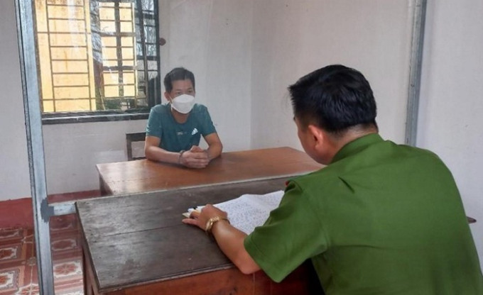 Đột nhập nhà thờ, cuỗm đi nhiều tài sản giá trị: Mai Khánh Duy (SN 1985, trú huyện Xuân Trường, tỉnh Nam Định) đã đột nhập vào Nhà thờ Giáo xứ Kiên Lao, lục tìm và trộm cắp tài sản giá trị ước tính khoảng 40 triệu đồng. Ngày 17/6, Công an huyện Xuân Trường cho biết đang tạm giữ Duy để điều tra, làm rõ.