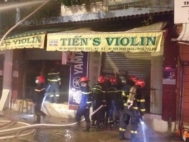 Hai cha con tử vong trong đám cháy lúc rạng sáng: Khoảng 3h15 ngày 31/5, đám cháy bùng phát tại căn nhà số 16A, đường Nguyễn Thiện Thuật, phường 2, quận 3, TP Hồ Chí Minh. Thời điểm này trong căn nhà có 4 người mắc kẹt. Sau đó, lực lượng chức năng cùng người dân không chế ngon lửa 4 người được đưa vào bệnh viện cấp cứu có 2 người không qua khỏi là ông N.H.V (SN 1948) và anh N.V.Đ.N (SN 1989, con ông V.), 2 người còn lại sức khỏe đã ổn định.