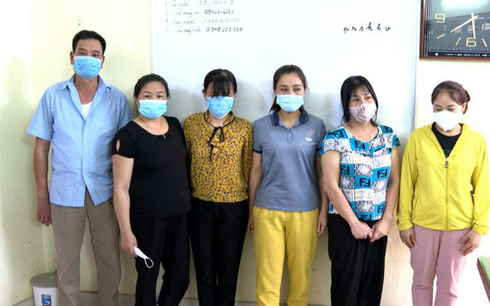 Triệt phá đường dây mua bán hóa đơn thu lợi bất chính hơn 200 tỷ đồng: Chiều 31/5, Công an TP Thanh Hóa (tỉnh Thanh Hoá) cho biết, vừa bắt giữ 8 đối tượng trong đường dây thành lập hàng chục "công ty ma" để mua bán trái phép hoá đơn thuế giá trị gia tăng lớn nhất từ trước đến nay. Các nghi phạm phát hành gần 5.000 chứng từ, mua bán hóa đơn trái phép với tổng lượng hàng hóa ghi trên hóa đơn hơn 1.000 tỷ đồng, thu lời bất chính hơn 200 tỷ đồng.