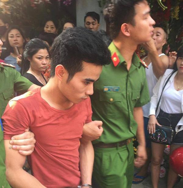 Dư thường hay đi bán hàng hội chợ, chưa có tiền án tiền sự nhưng có nợ nần cờ bạc, cách đây khoảng 2 tháng Dư có bất minh về kinh tế, nhiều lần khoe tiền trên mạng xã hội. Việc tìm Dư cũng không dễ, vì Dư đi bán hàng hội chợ, không có mặt tại địa phương. Công an tỉnh Vĩnh Phúc đã phải huy động tối đa lực lượng, chia thành nhiều tổ công tác, xác minh ở các tỉnh mới mở hội chợ để truy tìm Dư.