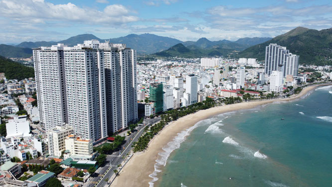 Kết hợp với nhiều nguồn tài liệu, Công an Nam Định xác định Linh đang ở Pleiku (Gia Lai). Ngày 9/4/2017, các trinh sát nhận được thông tin Linh sẽ xuống Khánh Hòa để nhận "tiếp tế" từ người thân. Cuộc vây bắt được bàn bạc và triển khai ngay lập tức. Tối muộn, đèo Rù Ri từ Gia Lai xuống Khánh Hòa loang loáng những ánh đèn xe. Các trinh sát "căng mắt" theo dõi. (Ảnh minh họa, nguồn internet)