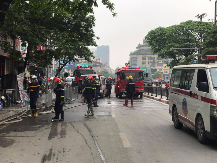 Luật sư Cường nhận định, chủ nhà sẽ là người chịu trách nhiệm đầu tiên. Tuy nhiên, nạn nhân đã mất nên việc truy cứu trách nhiệm sẽ không được đặt ra. Tiếp đó, cơ quan điều tra sẽ làm rõ việc xây dựng, cải tạo, sửa chữa tầng tum có được chính quyền địa phương phê duyệt không.