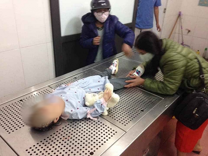 Đến khoảng 8h ngày 30/3, thấy Minh Minh có biểu hiện khó thở, Lan Anh có cùng Tuấn hô hấp nhân tạo và ép ngực để cấp cứu. Sau đó, cháu bé được đưa đi cấp cứu tại bệnh viện, đến khoảng 11h cùng ngày thì tử vong.