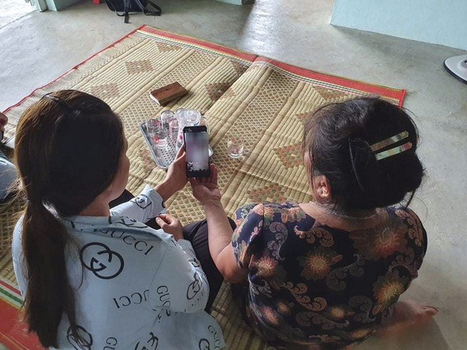 5. Tạm giữ người đàn ông 67 tuổi nghi xâm hại bé gái 12 tuổi: Ngày 22/9, Công an huyện Yên Thành, tỉnh Nghệ An đang tạm giữ ông B.Đ.T. (SN 1953, trú huyện Yên Thành) để làm rõ vụ việc, người đàn ông này bị tố cáo có hành vi xâm hại một bé gái 12 tuổi trú cùng địa phương. Được biết, ông T. làm bảo vệ tại Trường Tiểu học Hồng Thành từ năm 2001. Vì ông T. bị cơ quan công an tạm giữ nên nhà trường đã chấm dứt hợp đồng và thuê bảo vệ mới. (Người nhà xem clip lan truyền trên mạng xã hội)