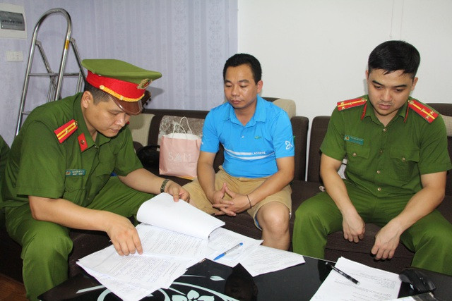 Trước đó vào tối 21/7, Công an Nghệ An đã tiến hành khởi tố vụ án, khởi tố bị can, lệnh bắt tạm giam 4 tháng đối với Kim Văn Bốn (Cán bộ Phòng Chính sách Ban Dân tộc tỉnh Nghệ An) để điều tra về tội tham ô tài sản trong quá trình thực hiện đề án trên.