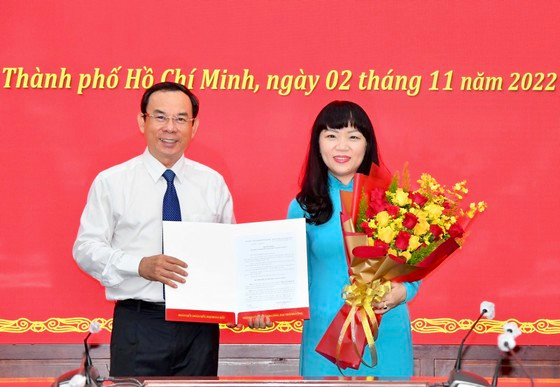 Tại buổi lễ, Bí thư Thành ủy TP HCM Nguyễn Văn Nên đã trao quyết định tiếp nhận, phân công, bổ nhiệm bà Phạm Thị Hồng Hà - Giám đốc Sở Tài chính TP HCM, giữ chức Phó Trưởng Ban Nội chính Thành ủy TP HCM đến khi nghỉ hưu theo quy định.
