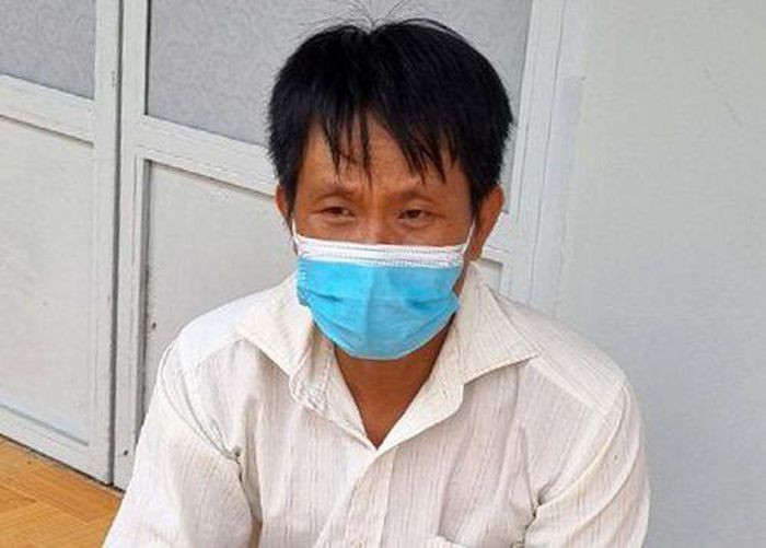 Giăng bẫy chuột quanh rẫy bắp gây chết người: Phan Văn Còn (39 tuổi, ở huyện Giồng Riềng, Kiên Giang) thấy chuột cắn phá cây trái nên ông dùng dây chì giăng quanh xung quanh rẫy bắp để bẫy chuột khiến hàng xóm tử vong. Ngày 7/8, Còn bị Công an tỉnh Kiên Giang bắt tạm giam.