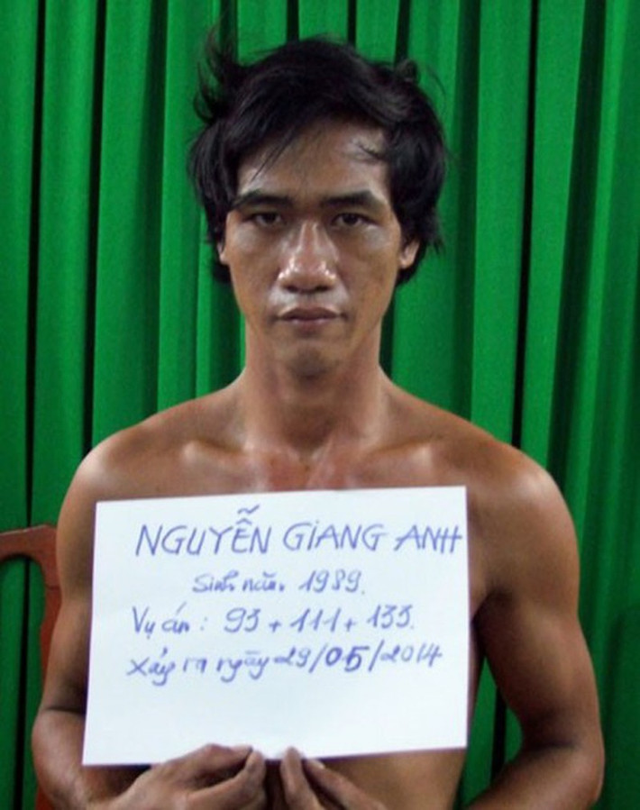 Ngày 9/11/2018, TAND tỉnh Bạc Liêu tuyên phạt Nguyễn Giang Anh tù chung thân về tội Giết người, Cướp tài sản và Hiếp dâm. Theo kết quả giám định pháp y về tâm thần của Phân viện phía Nam (Viện Pháp y Tâm thần Trung ương) thì trước, trong và sau khi gây án thì Giang Anh bị bệnh chậm phát triển tâm thần mức độ nhẹ, có tật chứng về hành vi cần theo dõi, điều trị. Tòa căn cứ vào việc Giang Anh bị hạn chế năng lực nhận thức và điều khiển hành vi nên không tuyên án tử hình.