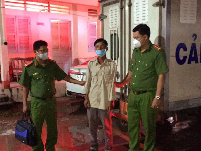 Hiếp dâm bé gái, trốn truy nã suốt 10 năm: Sau khi uống rượu xong, Nguyễn Văn Huệ (58 tuổi) hiếp dâm bé gái ở huyện Càng Long (tỉnh Trà Vinh) và bỏ trốn lên tỉnh Bình Phước. Bằng các biện pháp nghiệp vụ, ngày 10/9, Công an tỉnh Trà Vinh cho biết đã bắt giữ Huệ sau 10 năm lẩn trốn.