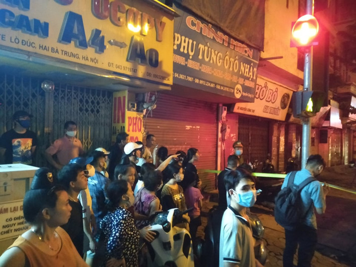 Sau khi nhận tin báo, Công an quận Hai Bà Trưng cùng các lực lượng của Công an quận Hoàn Kiếm, Phòng Cảnh sát phòng cháy, chữa cháy và cứu nạn, cứu hộ (Công an thành phố Hà Nội) và lực lượng tại chỗ đã đến hiện trường triển khai cứu nạn, cứu hộ.