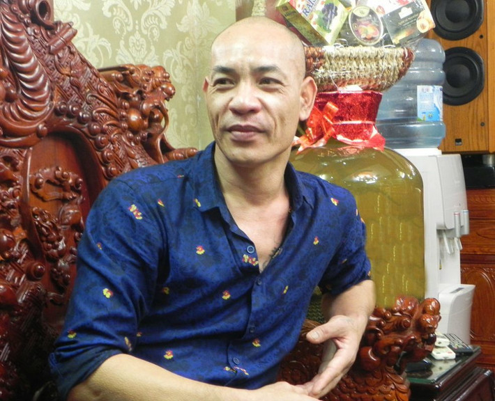 Năm 2013, Dũng "trọc" và đàn em đã nổ súng gây náo loạn một vũ trường tại Hà Nội; bị TAND Hà Nội tuyên án 2 năm tù về tội Gây rối trật tự công cộng. Đến năm 2016, Dũng "trọc" lại gây xôn xao mạng xã hội với clip "Dũng trọc Hà Đông cùng đàn em bắt giang hồ Quảng Ninh quỳ lạy”.