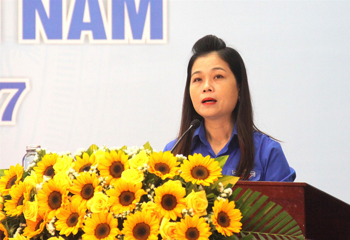 Từ 9/2006 - 3/2008, chị là Cán bộ Đoàn Khối Doanh nghiệp tỉnh; Uỷ viên Ban Thường vụ, Chủ nhiệm Uỷ Ban Kiểm tra Đoàn Khối Doanh nghiệp tỉnh. Từ tháng 3/2008 - 5/2009 chị là Uỷ viên Ban Chấp hành Tỉnh Đoàn; Phó Bí thư Đoàn Khối Doanh nghiệp tỉnh.