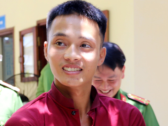 Ngày 22/8/2012, Triệu Quân Sự đào ngũ đi lang thang rồi gây ra vụ giết người và cướp tài sản, nạn nhân là một nữ chủ quán cà phê ở quận Long Biên, thành phố Hà Nội. Ngày 24/8/2012, Sự bị bắt giữ tại một nhà nghỉ trên địa bàn tỉnh Thái Nguyên. Tháng 3/2013, Tòa án Quân sự Quân khu 1 (tỉnh Thái Nguyên) tuyên phạt Triệu Quân Sự án tù chung thân với 3 tội danh "Giết người", "Cướp tài sản" và "Đào ngũ".