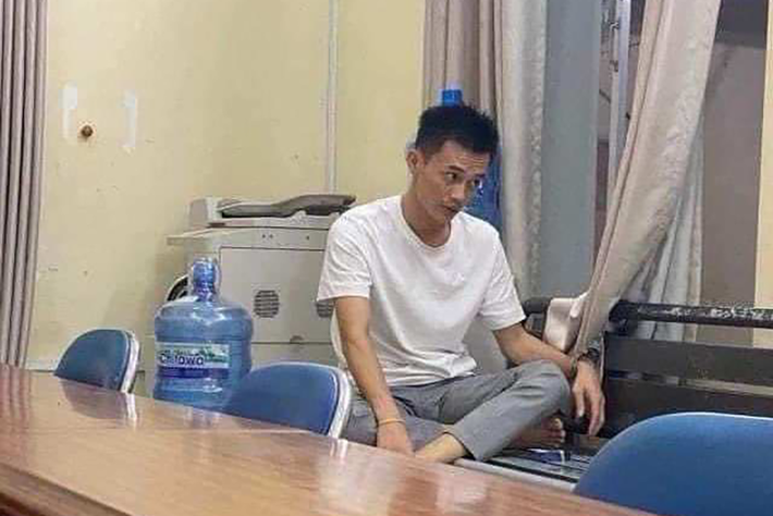Ngày 10/7, Cơ quan Cảnh sát điều tra Công an TP HCM đã thực hiện lệnh bắt khẩn cấp đối với Phan Công Khanh (SN 1994, quê Bến Tre) về hành vi “Lừa đảo chiếm đoạt tài sản”. Trước khi bị bắt, Phan Công Khanh hay Khanh Super từ lâu đã nổi tiếng trong giới chơi siêu xe cũng như xe phân khối lớn và thường được biết đến với cái tên "trùm buôn siêu xe" tại khu vực miền Nam.