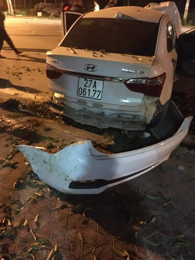 2 sinh viên trường Cao đẳng Lào Cai bị ô tô tông tử vong: Đêm 25/2, tại phường Bắc Cường, thành phố Lào Cai (tỉnh Lào Cai) xe ô tô do Bùi Duy Phương (sinh năm 2000, trú tại xã Sơn Hà, huyện Bảo Thắng) điều khiển đã va chạm với xe máy di chuyển theo chiều ngược lại khiến 2 người trên xe tử vong. Danh tính 2 nạn nhân tử vong gồm V.T.A và N.N.K (cùng sinh năm 2001, trú tại thị trấn Phố Lu, huyện Bảo Thắng -là sinh viên trường Cao đẳng Lào Cai.