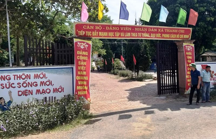 Ngày 25/7, Huyện ủy Thanh Chương, Nghệ An cho biết đã khai trừ Đảng đối với ông Nguyễn Duy Minh, Phó Bí Thư Đảng ủy - Chủ tịch UBND xã Thanh Chi và bà N.T.T, Chủ tịch Hội Nông dân xã Thanh Chi, huyện Thanh Chương. Lý do, ông Minh và bà T. có quan hệ bất chính, vi phạm phẩm chất đạo đức lối sống, thiếu gương mẫu, gây dư luận xấu…