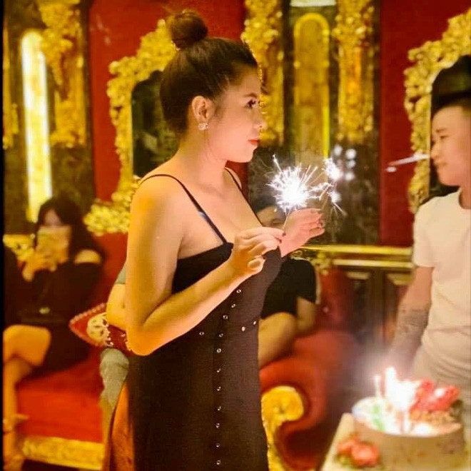 Ngoài việc livestream bán ma túy, trên trang Facebook cá nhân, Nabi Phương còn thường xuyên đăng tải những hình ảnh xinh đẹp như hot girl, check in các địa điểm ăn chơi sang chảnh tại Đà Nẵng, những chuyến du lịch đắt tiền.