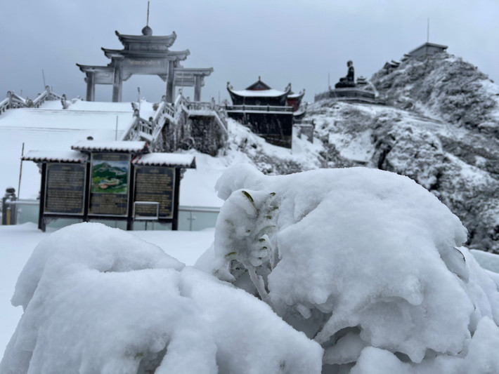 Sapa lại còn sở hữu riêng cho mình một mùa đông tuyết trắng. Đó là điều Sapa thật đặc biệt và khác với mùa đông ở Hà Nội hay những tỉnh khác của miền Bắc.