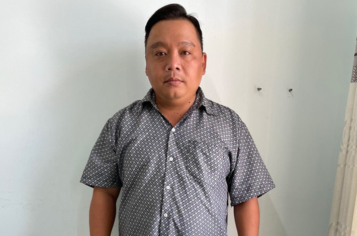 Giả mạo cán bộ Bộ Công an để xác minh nguồn gốc một xe ô tô: Ngày 28/12/2020, Lý Quang Thái (42 tuổi, ở TP HCM) liên hệ Phòng Cảnh sát giao thông đường bộ, Công an tỉnh An Giang và tự xưng là cán bộ đang công tác tại Bộ Công an để xác minh nguồn gốc một xe ô tô, tuy nhiên, Thái đã bị phát hiện giả mạo giấy tờ. Ngày 12/4/2021, Thái bị Công an An Giang khởi tố.