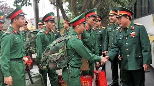 Cụ thể như sau: Từ đủ 15 năm đến dưới 16 năm, mức trợ cấp bằng 2.031.000 đồng/tháng; từ đủ 16 năm đến dưới 17 năm, mức trợ cấp bằng 2.123.000 đồng/tháng; từ đủ 17 năm đến dưới 18 năm, mức trợ cấp bằng 2.217.000 đồng/tháng; từ đủ 18 năm đến dưới 19 năm, mức trợ cấp bằng 2.309.000 đồng/tháng; từ đủ 19 năm đến dưới 20 năm, mức trợ cấp bằng 2.400.000 đồng/tháng. Thông tư 22/2022/TT-BQP có hiệu lực từ ngày 16/5/2022. (Ảnh minh họa)