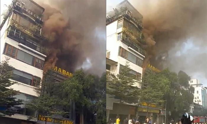 Cụ thể, hơn 12h cùng ngày, người dân phát hiện đám cháy tại ngôi nhà 2 tầng số 38 Tôn Đức Thắng (Đống Đa, Hà Nội) đã báo cho cơ quan chức năng.