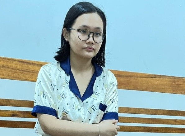 Nữ sinh đại học giết bố, đốt nhà, dựng hiện trường giả: Sau khi sát hại bố đẻ là Tống Hồng Điệp (SN 1968, trú TP Bà Rịa, tỉnh Bà Rịa - Vũng Tàu) bằng chất độc xyanua, Tống Thị Tùng Linh (SN 2001, sinh viên năm 3 tại một trường đại học ở TP.HCM) dùng xăng đốt nhà mình rồi chạy đi báo tin, tự dựng nên một vụ án ly kỳ nhằm che giấu hành vi phạm tội. Ngày 21/1, Công an tỉnh Bà Rịa - Vũng Tàu cho biết đang tạm giữ Linh để điều tra, làm rõ.