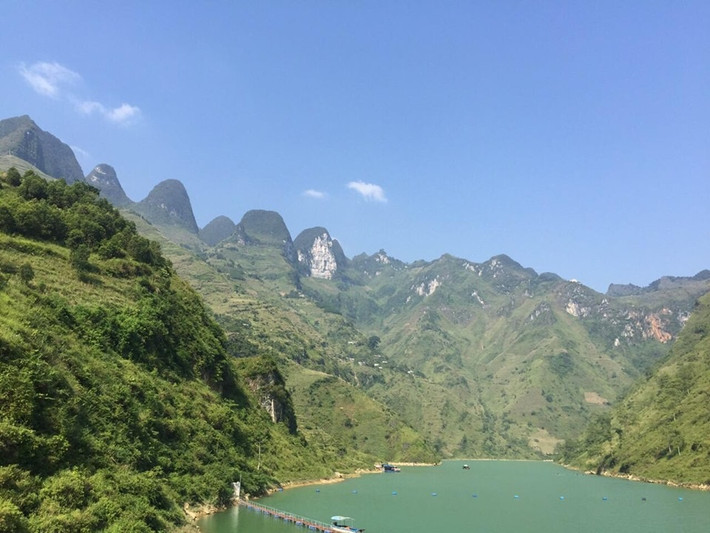 Sông Nho Quế là một trong những con sông đẹp nhất miền hoa đá Hà Giang. (Ảnh: VOV)