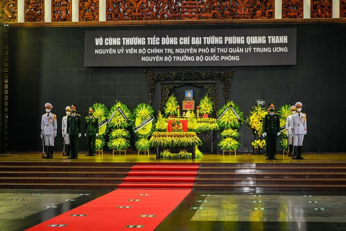 Sáng 15/9, tại Nhà Tang lễ quốc gia (Hà Nội), Ban Chấp hành Trung ương Đảng, Quốc hội, Chủ tịch nước, Chính phủ, Ủy ban Trung ương MTTQ Việt Nam và gia đình đã tổ chức trọng thể Lễ viếng và Lễ truy điệu Đại tướng Phùng Quang Thanh, nguyên Ủy viên Bộ Chính trị, nguyên Phó Bí thư Quân ủy Trung ương, nguyên Bộ trưởng Bộ Quốc phòng, theo nghi thức Lễ tang cấp Nhà nước. (Ảnh: Zing.vn)