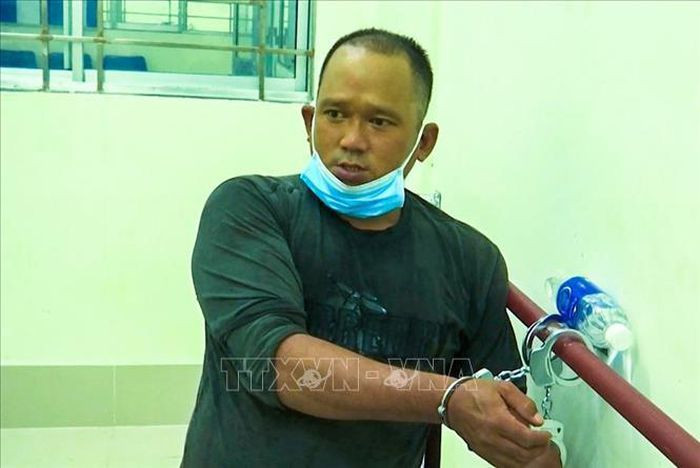 Đâm trọng thương bảo vệ chốt "vùng xanh": Tối 14/9, sau khi uống rượu, Trương Ngọc Long (SN 1980, trú quận Ninh Kiều, TP Cần Thơ) di chuyển đến chốt bảo vệ “vùng xanh” ở phường Tân An, do Long ra ngoài không có lý do nên lực lượng bảo vệ không giải quyết. Long đã chửi bới và lấy dao đâm vào lưng ông Nguyễn Văn Thuận (SN 1951, bảo vệ dân phố phường Tân An) bị thương.
