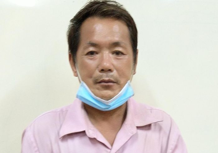 Ghen tuông, bạo hành, đốt nhà vợ hờ: Quá trình chung sống, Nguyễn Văn Dũng (tức Bé Hai, ngụ TP Châu Đốc, tỉnh An Giang) thường hay ghen tuông và đánh đập vợ hờ nên bà này và con gái riêng đã đuổi Dũng ra khỏi nhà. Tức giận, Dũng đã phóng hỏa định giết chết mẹ con vợ hờ cho hả giận. Ngày 15/9, Dũng bị Công an tỉnh An Giang bắt tạm giam.