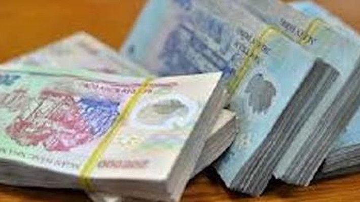 4. Vợ bị phạt 750.000 đồng vì lấy tiền chồng rồi hoang báo trộm: Ngày 17/11, Công an xã Thường Thới A, huyện Hồng Ngự, tỉnh Đồng Tháp đã xử phạt hành chính đối với Nguyễn Thị Hến (SN 1980) số tiền 750.000 đồng về hành vi Báo thông tin giả đến cơ quan Nhà nước có thẩm quyền. Trước đó, Sau khi chờ chồng ngủ say, Hến lấy 26 triệu đồng trong túi quần mang đi cất giấu đến sáng hôm sau thì hoang báo bị trộm.